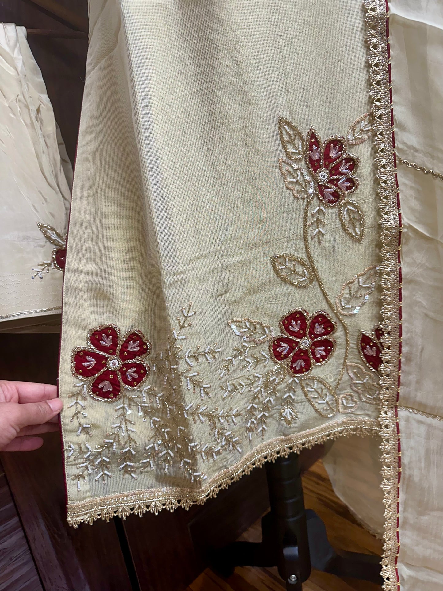 Stunning Boutique Suit 44 Ready (Margin Upto 48)