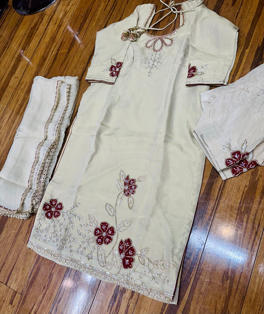 Stunning Boutique Suit 44 Ready (Margin Upto 48)