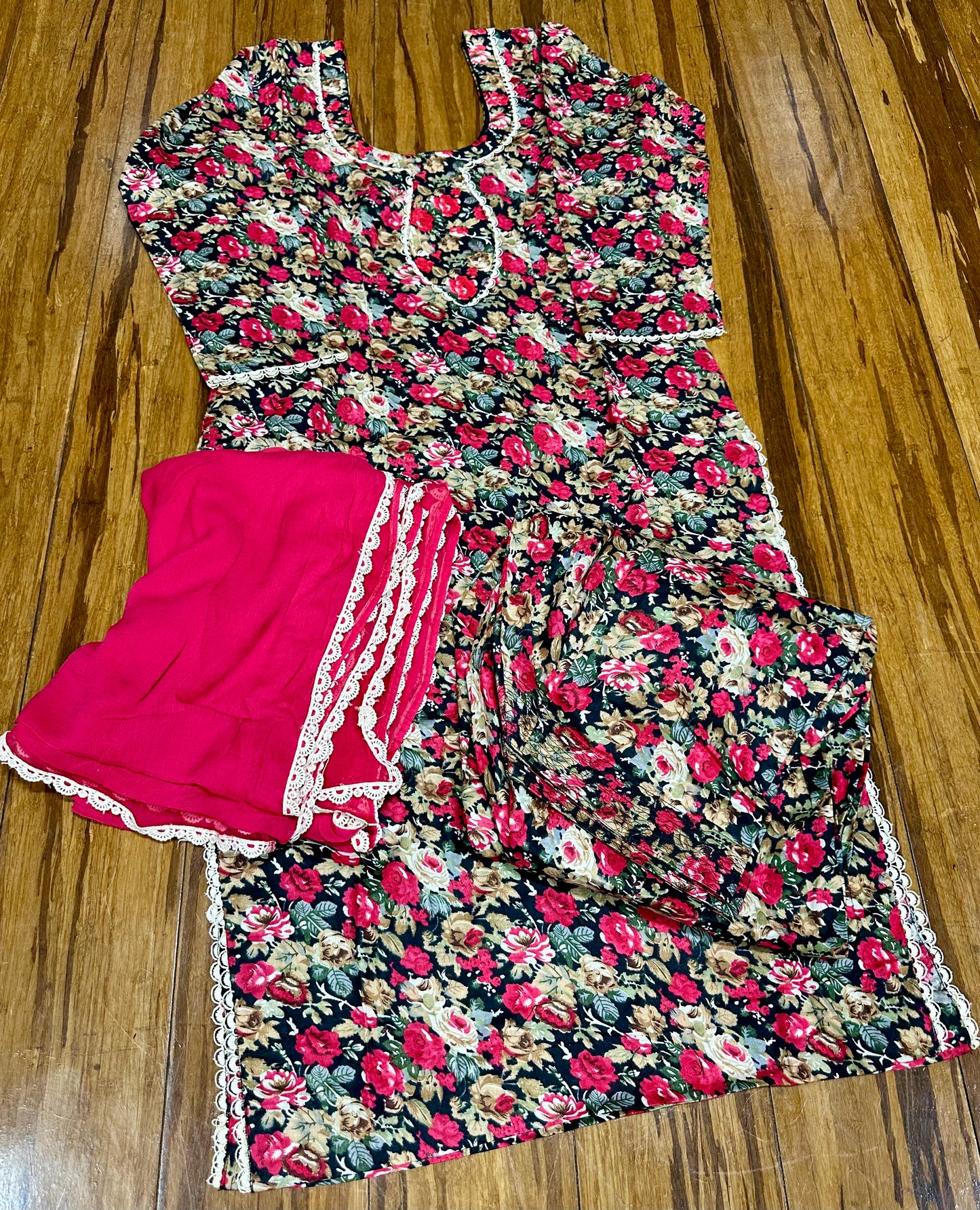 Beautiful Boutique Style Allover Printed Salwar Suit 38/40 D4