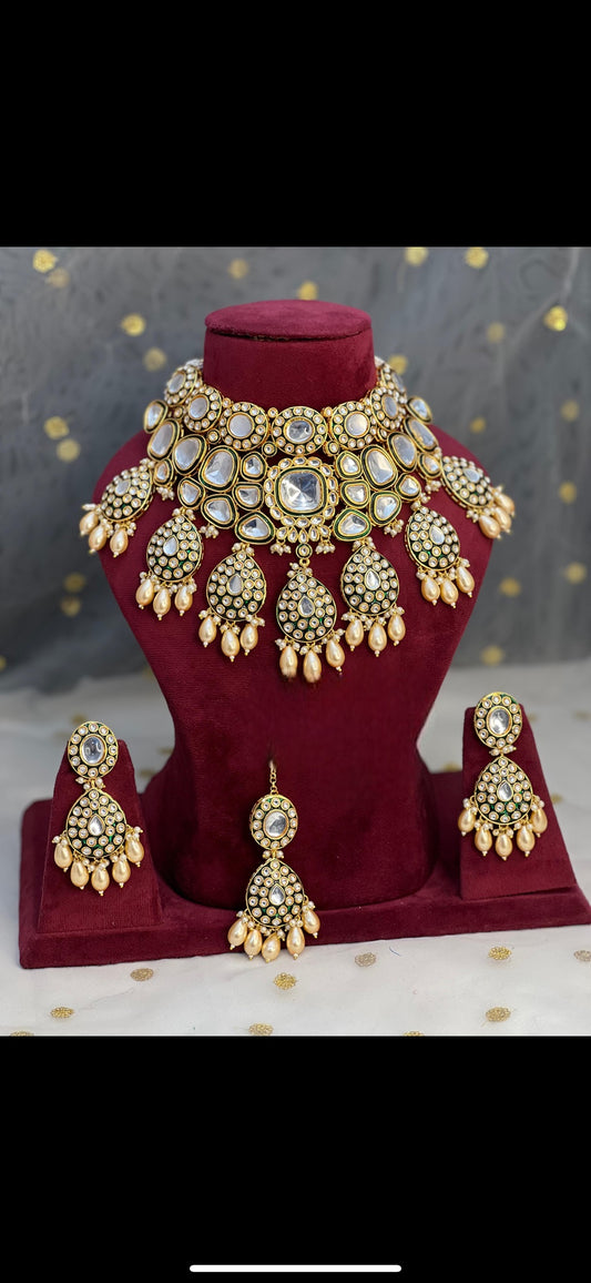 Bridal Heavy Look Kundan Choker Set image 3