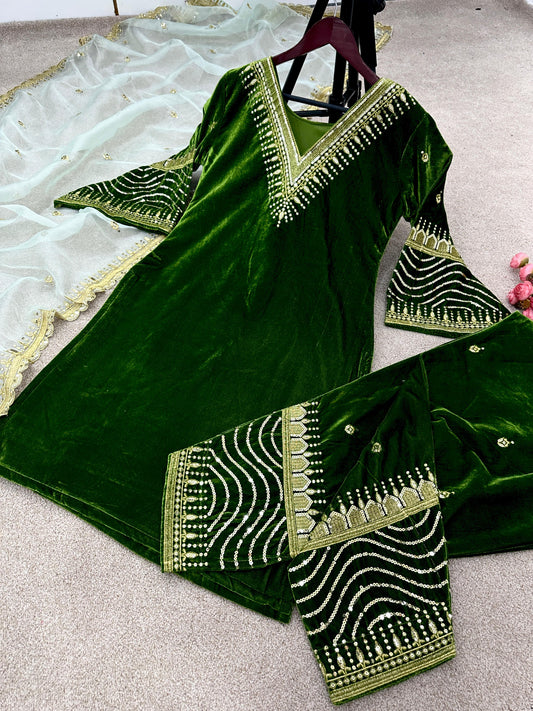 Shehnaz Gill’s Latest Launched Velvet Suit image 3