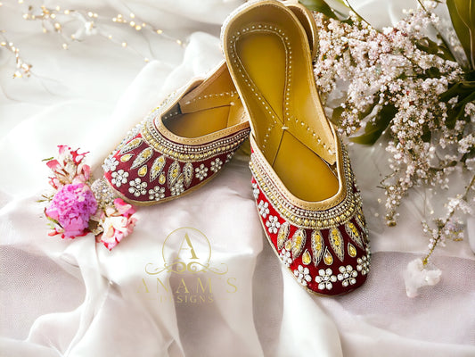 Bridal Design Punjabi Jutti With Heavy Work