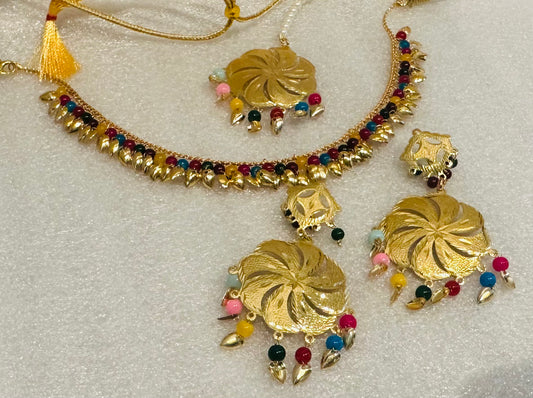 Gold-Plated Single Neckline image 3