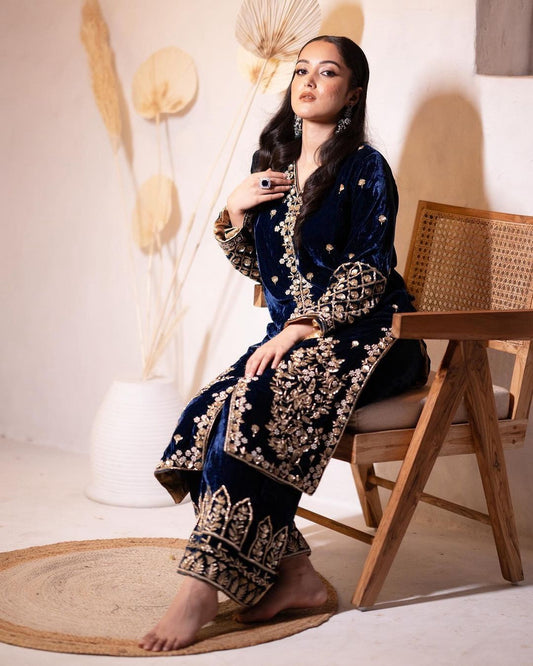 Very Beautiful Ready-To-Wear Velvet Suit image 3