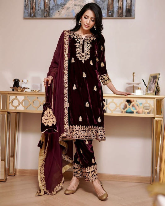 Ready-To-Wear Velvet Suit With Pants image 3