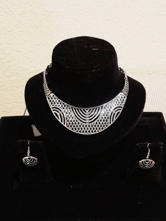 Silver oxidized neckace and earrings image 3