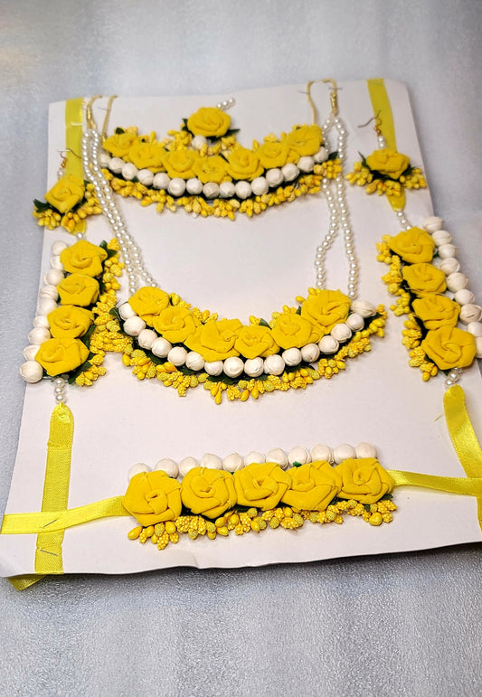 Flower Jewelry For Mehnadi Ceremony image 3