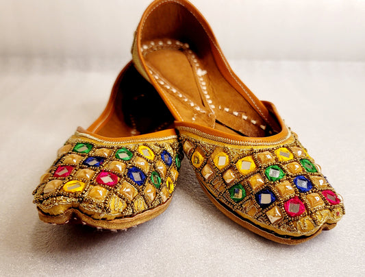 Fulkari Design Mirror & Embroidered Punjabi Jutti image 3