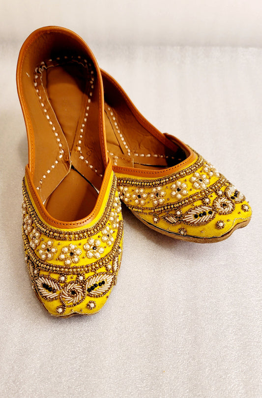 Handmade Best Quality Bridal Punjabi Jutti image 3