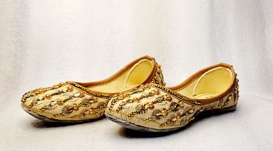 Kids Embroidered Punjabi Jutti Gold