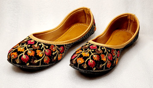 Kids Fulkari Embroidered Punjabi Jutti image 3