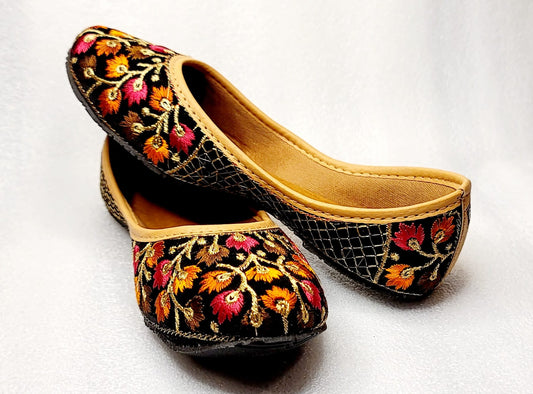 Kids Fulkari Embroidered Punjabi Jutti