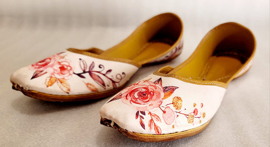New Design Flower Printed Punjabi Jutti image 3