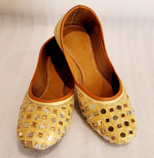 Golden Mirror Work Punjabi Jutti image 3