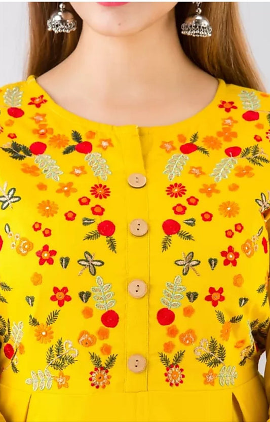 Embroidered Frontslit Women Kurta image 3