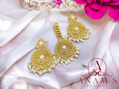 Stylish Earrings & Tikka Set