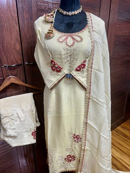Stunning Boutique Suit 44 Ready (Margin Upto 48)