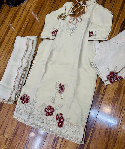 Stunning Boutique Suit 44 Ready (Margin Upto 48)