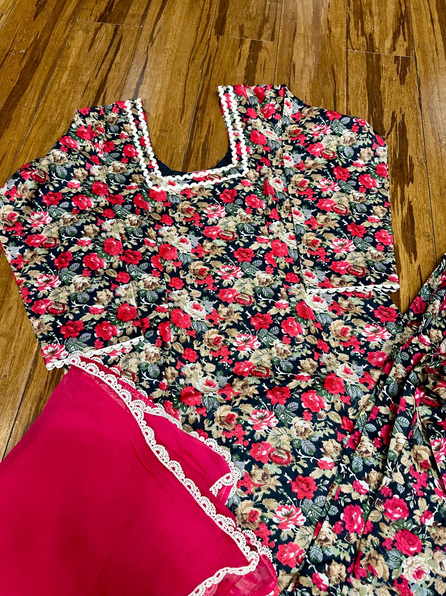 Allover Cambric cotton salwar suit with pure chiffon dupatta (36/38) D15