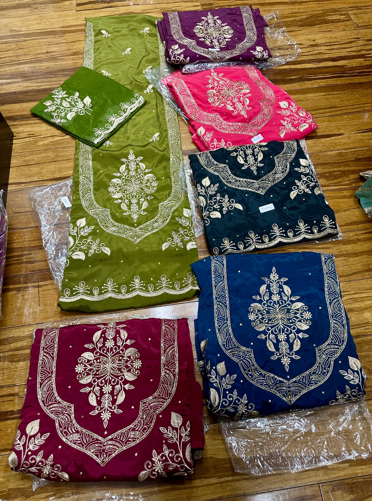 Zari Embroidered Stylish Unstitched Suit