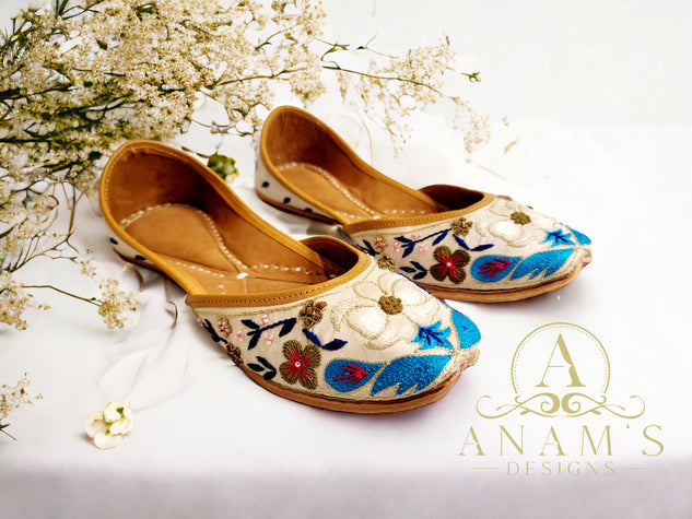Women Party Wear Embroidered Pumjabi Jutti