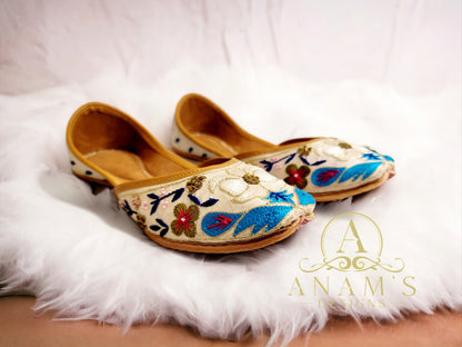 Women Party Wear Embroidered Pumjabi Jutti