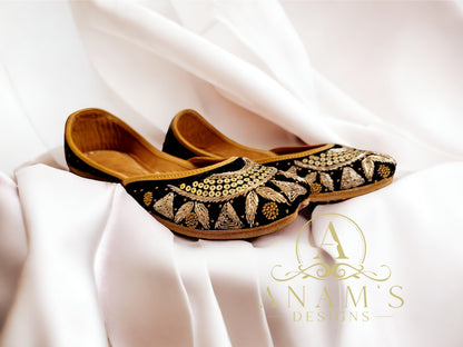 Women Embroidered Punjabi Jutti