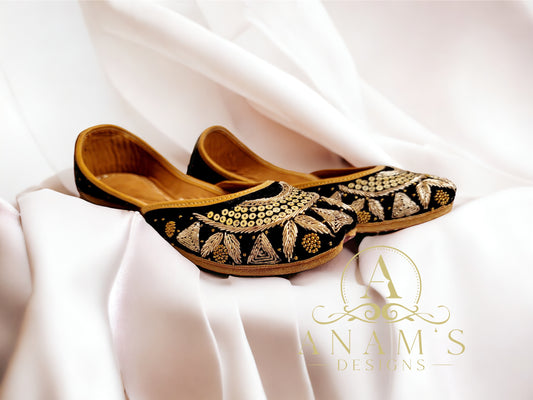 Women Embroidered Punjabi Jutti