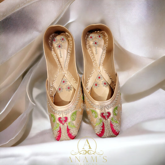 Extra Cushioned Hand Crafted Punjabi Jutti (Glossy Gold) image 3