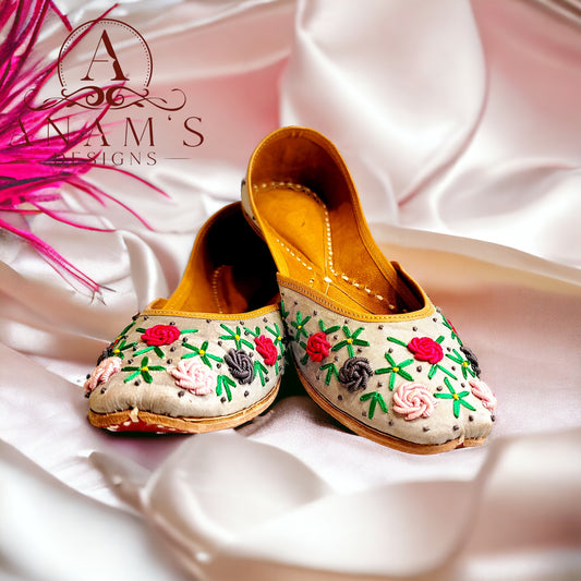 Floral Hand Embroidered Punjabi Jutti image 3