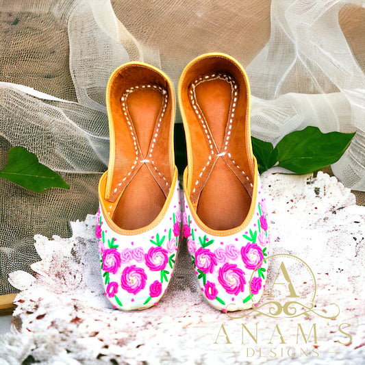 Floral Hand Embroidered Punjabi Jutti image 3