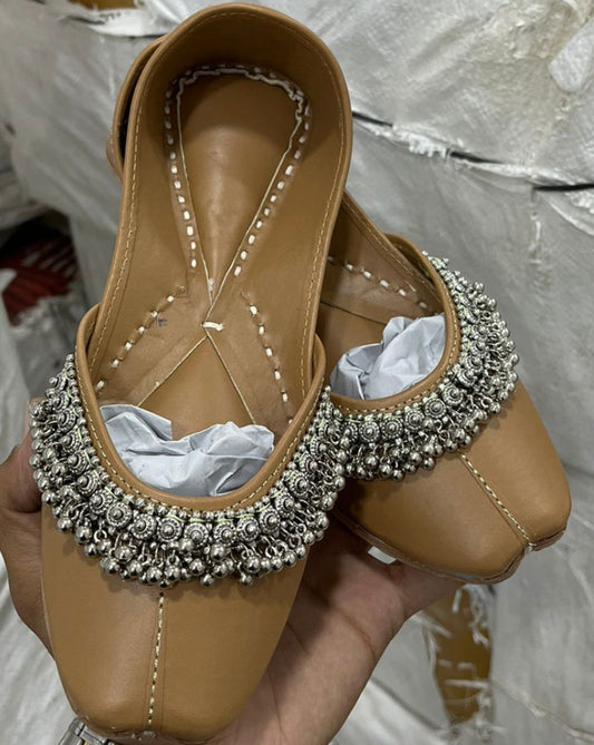 Quality Leather Ghungroo Jutti (Ivory) image 3
