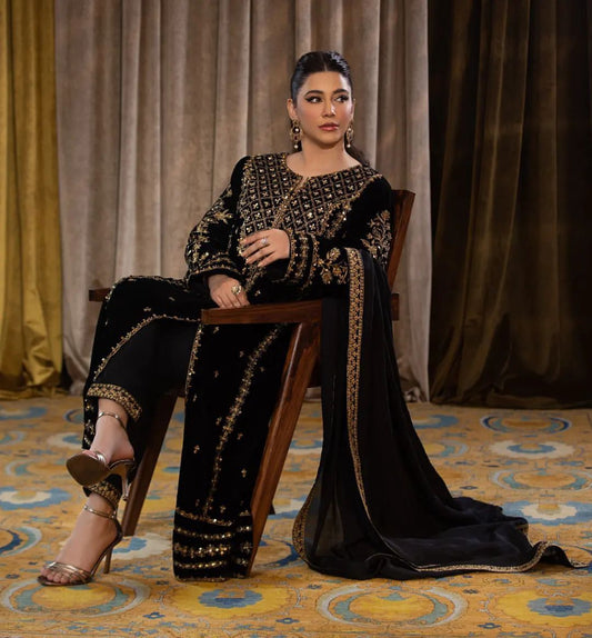 Extremely Beautiful Pakistani Velvet Suit image 3