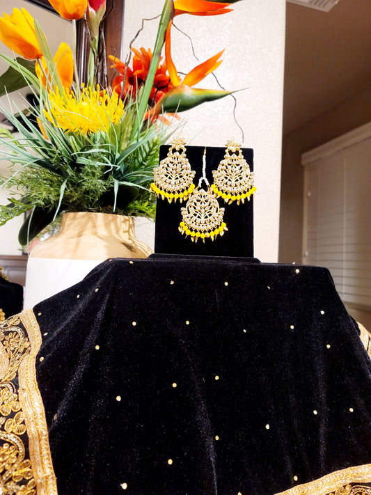 Kundan beaded and Pippal Patti Earrings & Tikka set image 3