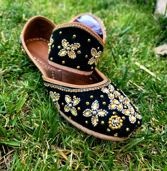 Punjabi Jutti With Kundan Stones & Hand Embroidery image 3