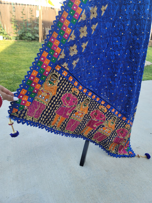 Bride & Groom Designed Hand Embroidered Fulkari Dupatta image 3