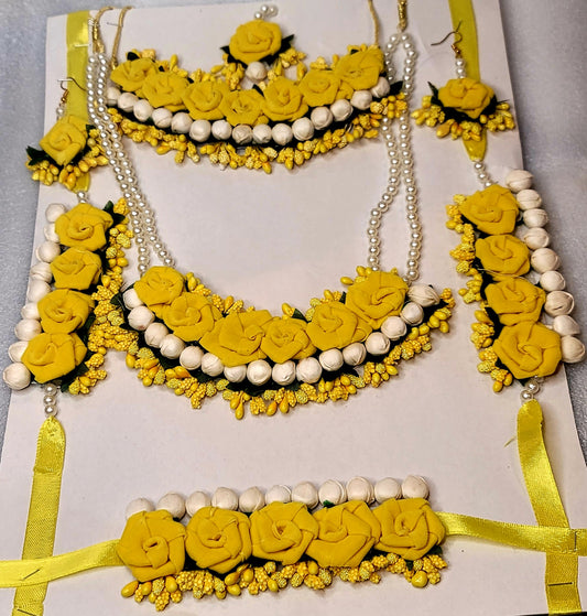 Flower Jewelry For Mehnadi Ceremony