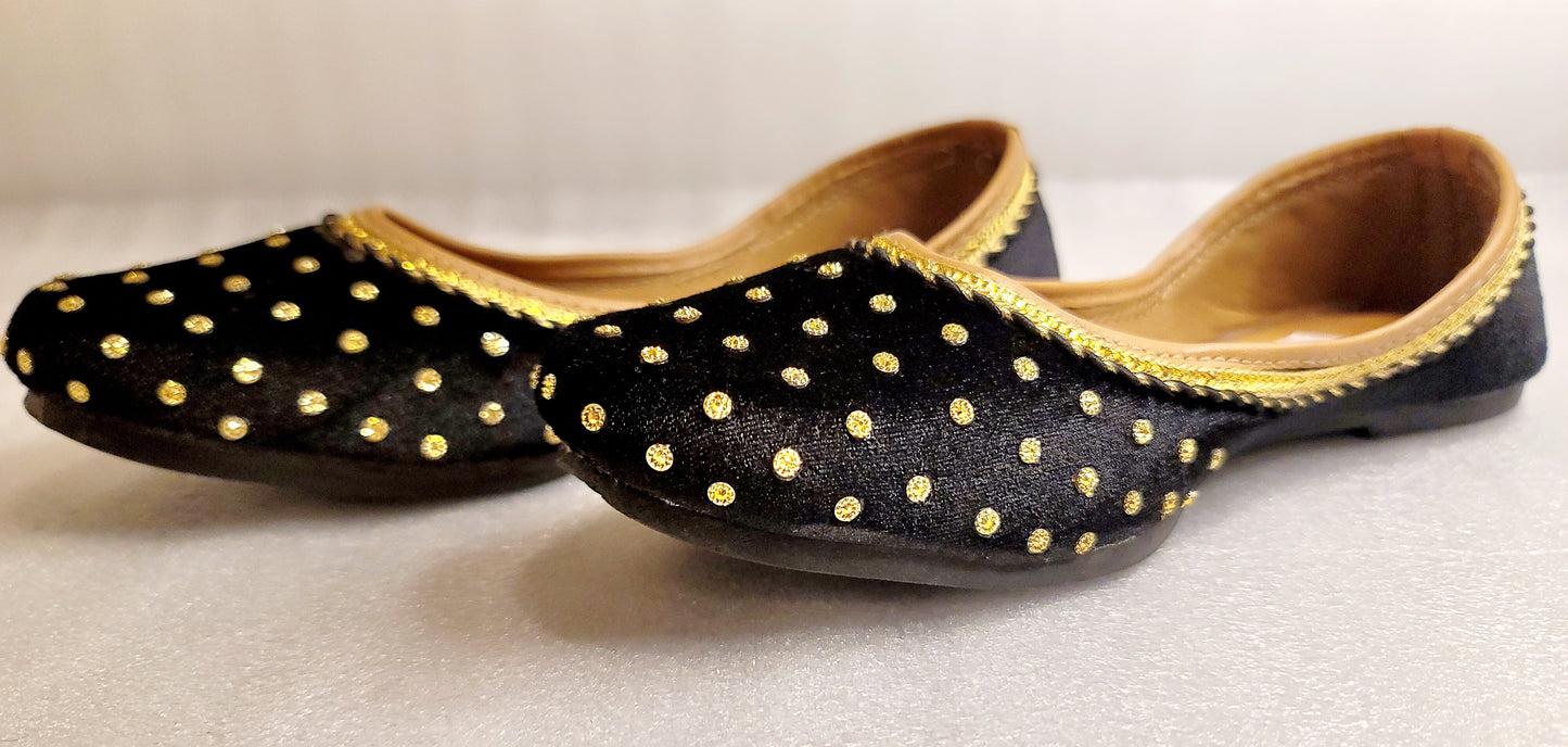 Punjabi Velvet Jutti With Simple Look (Black)