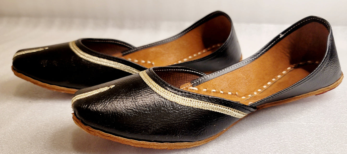 Simple and Stylish Leather Punjabi Jutti