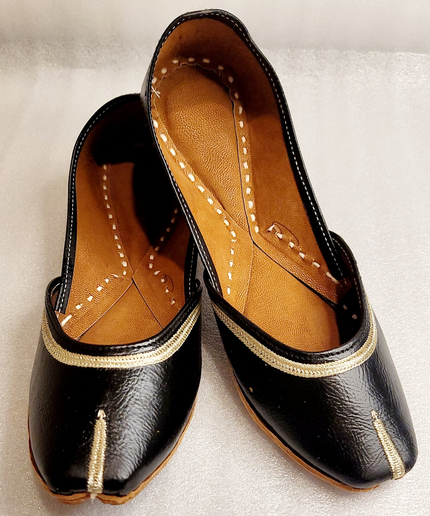 Simple and Stylish Leather Punjabi Jutti