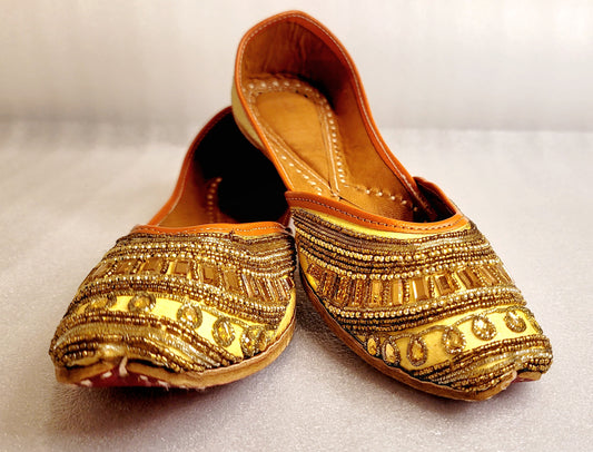 Stylish Punjabi Jutti With Stones image 3