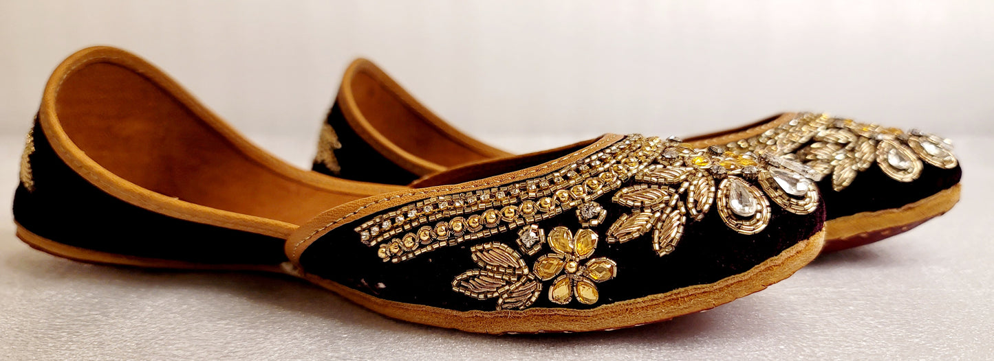 High Quality Kundan Stoned Punjabi Jutti