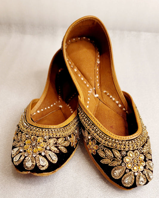 High Quality Kundan Stoned Punjabi Jutti