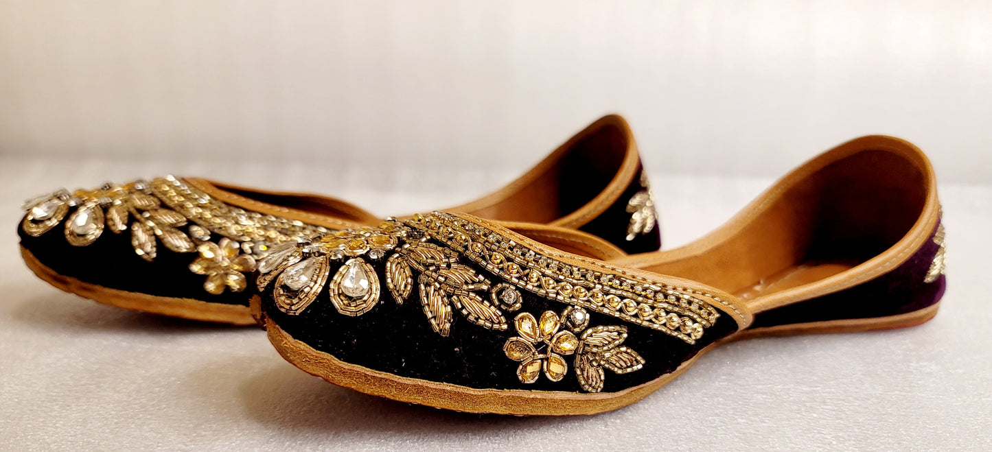 High Quality Kundan Stoned Punjabi Jutti