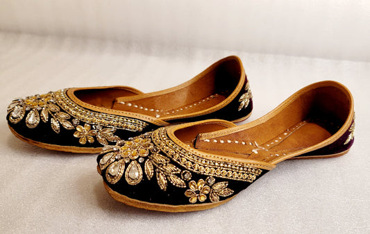 High Quality Kundan Stoned Punjabi Jutti