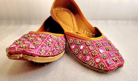 Punjabi Jutti With Hand Work image 3