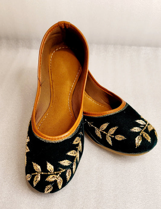 Hand Embroidered Velvet Punjabi Jutti Green