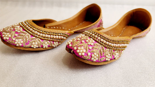 Handmade Tilla Work Bridal Punjabi Jutti image 3