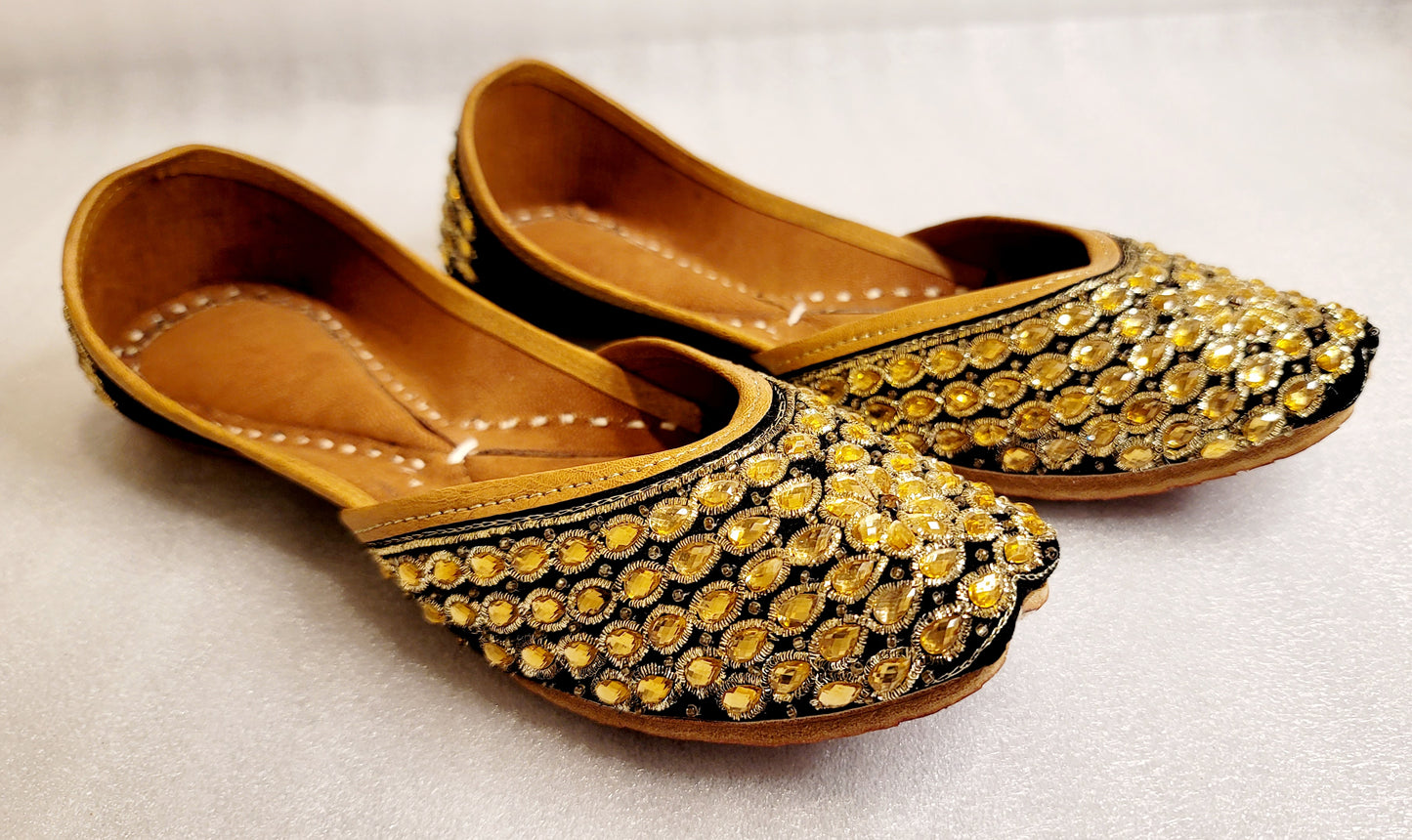 High Quality Kundan Stoned Punjabi Jutti.