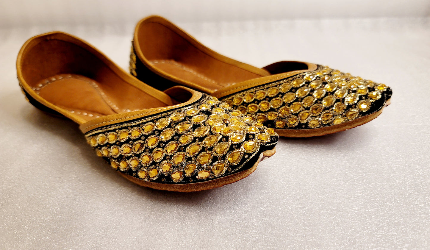 High Quality Kundan Stoned Punjabi Jutti.